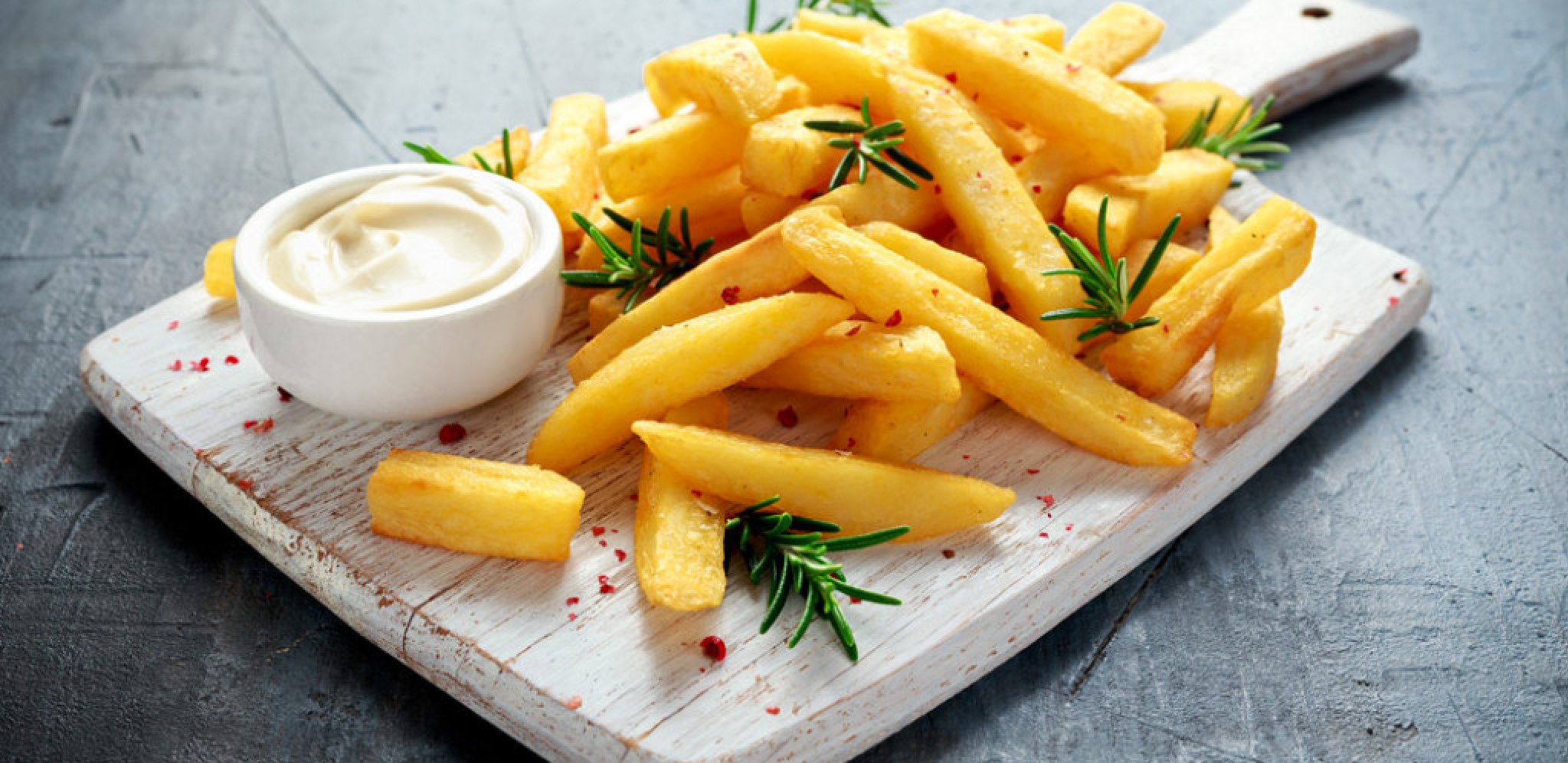 SKANDALOZNO OTKRIĆE IZ RESTORANA Tajna koju većina kuhinjskog osoblja skriva o pomfritu