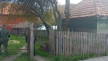PREKOPANO DVORIŠTE DANKINOG UBICE! Psi tragači na licu mesta u selu Luka, cilj je samo jedan (FOTO/VIDEO)