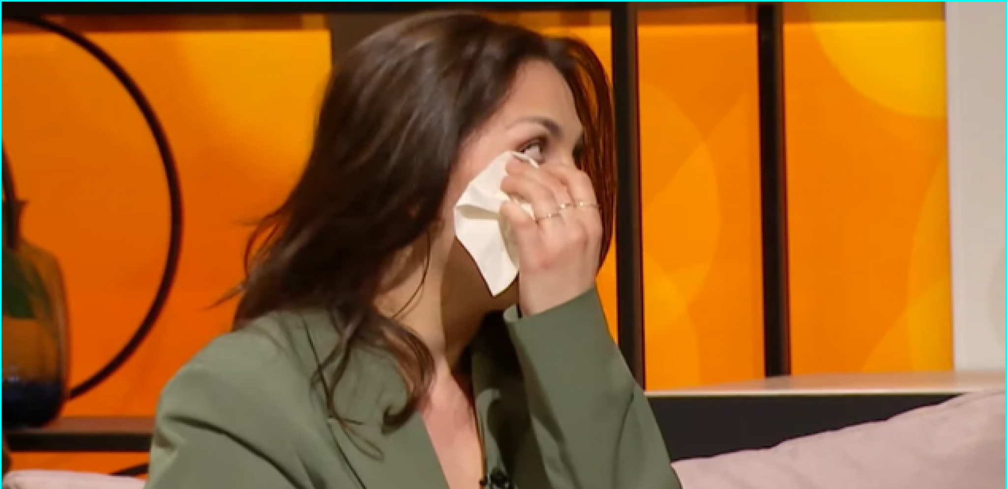 PLJUVALI SU ME I ŠUTIRALI Naša pevačica sa 17 godina pevala na ulici, prošla kroz pakao, a život joj se peko noći preokrenuo