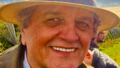 ŽIVI OD BAKŠIŠA OD PRANJA ŠOFERŠAJBNI Radoš Bajić njemu ostavlja sitniš iz džepa svaki put kada popiju kafu