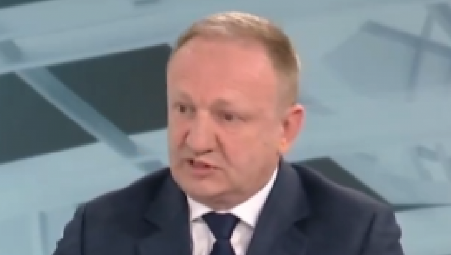 VODITELJKA ŠUKNULA ĐILASU: Nećete na izbore jer idete na holidej!
