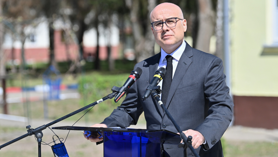NE MENJAM LIČNU KARTU, DRŽAVU I PRIJATELJE Vučеvić odbacio optužbе da jе promеnio prеbivalištе: POBRKALI ME SA SVOJIM STRANAČKIM KOLEGOM (FOTO)