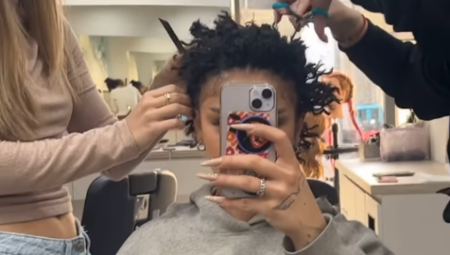 NAŠA PEVAČICA SE OŠIŠALA DO GLAVE! Šok snimak ostavio javnost bez teksta, objavila sve javno