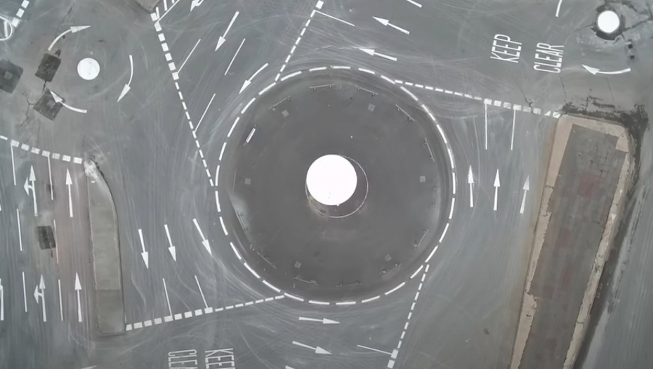 KRUŽNI TOK IZ PAKLA IMA SEDAM TRAKA Da li odavde uopšte postoji izlaz? (VIDEO)