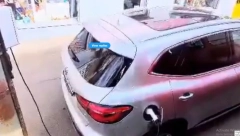 LJUDI MOJI, ŠTA TO RADI OVAJ ČOVEK? Potez ovog Beograđanina šokirao je i razbesneo sve! (VIDEO)