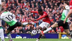 JUNAJTED OPET ODIGRAO MEČ ZA INFARKT Bruno pogodio sa pola terena, Salah sačuvao bod, ali ne i prvo mesto