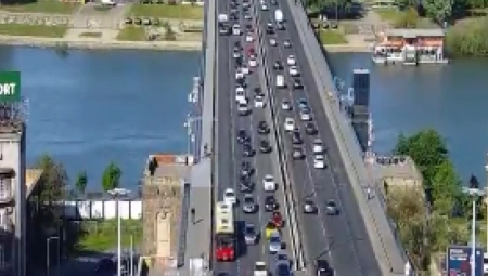 VELIKE GUŽVE U BEOGRADU Zbog saobraćajne nezgode i na ovoj deonici zastoj (FOTO)