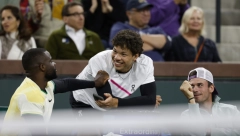 PROVOCIRAO JE NOVAKA, PA DOBIO OZBILJNU LEKCIJU Amerikanac ponovo u žiži javnosti: Pobedio velikog prijatelja, a on mu nije ostao dužan