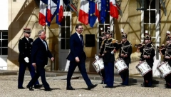 "HVALA VAM NA LEPOM DOČEKU" Oglasio se Vučić posle sastanka sa predsednikom Senata Žerarom Laršeom