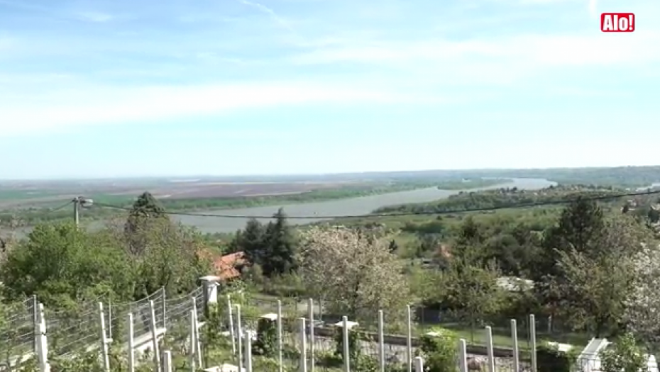 EKSKLUZIVNE FOTKE NOVE VILE JOVANE JEREMIĆ! Ogroman bazen, vinograd, pogled iz snova, a tek kad pročitate kako će se zvati
