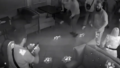 (UZNEMIRUJUĆI VIDEO) Pojavio se snimak ubistva u baru