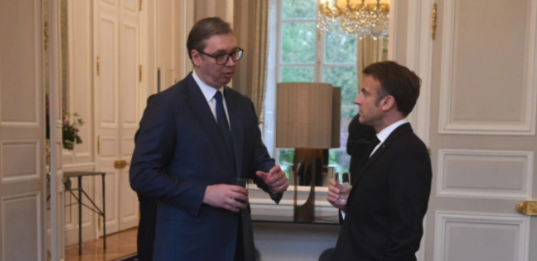 OGLASIO SE PREDSEDNIK SRBIJE IZ PARIZA "Razgovarali smo o važnim pitanjima" (FOTO)