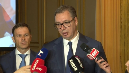 LUJ VITON STIŽE U SRBIJU! Predsednik Vučić iz Pariza obradovao sve dame