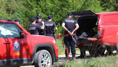 DRAMA KOD KUĆE DANKINOG UBICE Policija hitno upala u dvorište njegovog komšije (FOTO+VIDEO)