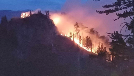 POŽAR U NP DURMITOR PRETI DA PROGUTA OGROMNA PROSTRANSTVA! Vatra bukti već treći dan