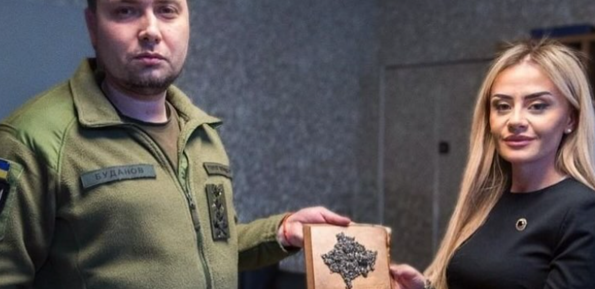 BUDANOV SE SLIKAO SA MAPOM LAŽNE DRŽAVE Šef ukrajinskih obaveštajaca šokirao sve (FOTO)