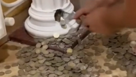 KUPILI 400 GODINA STARU KUĆU, PA PRONAŠLI BOGATSTVO Digli pod u kuhinji, ispod je bilo kraljevsko blago vredno 70 hiljada evra!