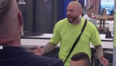 ŠA UDARIO UROŠA U GLAVU! Obezbeđenje na nogama, haos u Beloj kući, sve vreme drže repera!