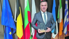 VRNJAČKA BANJA DOBILA PRESTIŽNU NAGRADU U BRISELU Đurović odlikovan zbog podrške Romima