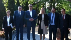 OGLASIO SE VUČIĆ Objavio fotografiju sa početka sastanka sa državnim vrhom Republike Srpske