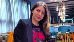 KO JE VODITELJKA KOJA JE DALA OTKAZ NA PINKU? Imala saobraćajku dok je vozila decu u vrtić, doživela tešku porodičnu tragediju