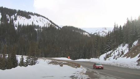 HTEO DA PRESKOČI AUTO-PUT Skijaški trik krenuo po zlu, usledio je horor  (VIDEO)