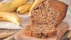 SLANI BANANA HLEB Dodajte šolju jogurta ili kiselog mleka i uživajte u svakom zalogaju