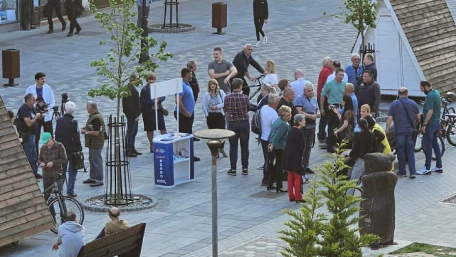 SLAB ODZIV NA ĐILASOVOM SKUPU U BAJINOJ BAŠTI Odbornik Tešić se oglasio BEZOBRAZNOM fotografijom (FOTO)