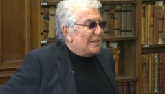 LJUBAVNICA ROBERTA KAVALIJA MLAĐA JE OD NJEGA 47 GODINA Od pokojnika nasledila milijarde, za rođendan dobila ovo!