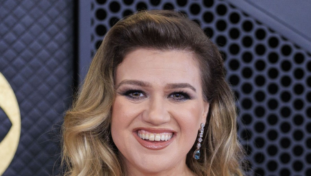 ZA ŽENE KOJE NE VOLE HALJINE, TU JE KOMBINEZON Keli Klarkson dokazala da je ovo idealan model za prelaznu sezonu, stoji kao saliven!