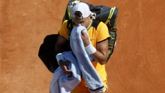 RUNE BESNO GLEDAO KA SVOM BOKSU Trener Danca se pravio da se ništa ne dešava, telefon mu bio važniji (VIDEO)