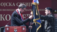 "VELIKA MI JE ČAST ŠTO SAM DANAS OVDE" Vučić: Čestitam vam vojnu zastavu, sa ponosom je nosite (FOTO)
