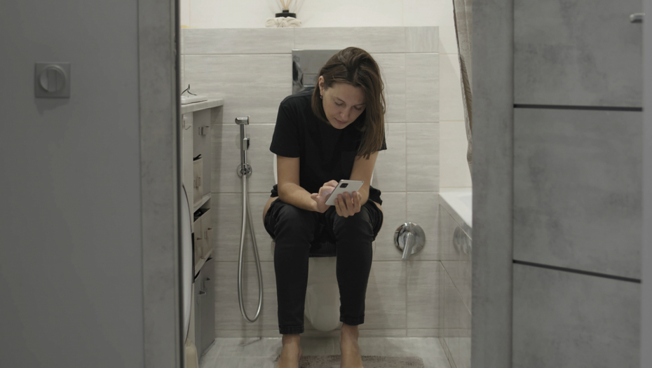 NOSITE MOBILNI TELEFON U TOALET? NIKAD VIŠE! Može da bude veoma opasno, a evo i zašto