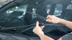 NE TROŠITE NOVAC NA NOVE BRISAČE Ako škripe jednim potezom možete rešiti problem