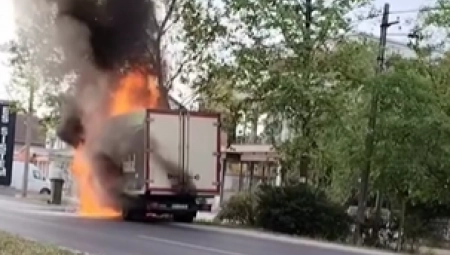 ZAPALIO SE KAMION SA PLINSKIM BOCAMA Drama na auto-putu kod Kragujevca!