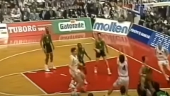 "NEMOJTE SE LJUTITI ŠTO SAM ZAĆUTAO NA TRENUTAK" Prošlo je tačno 22 godine od koša koji je promenio istoriju srpske košarke: Partizan je postao prvak Evrope!
