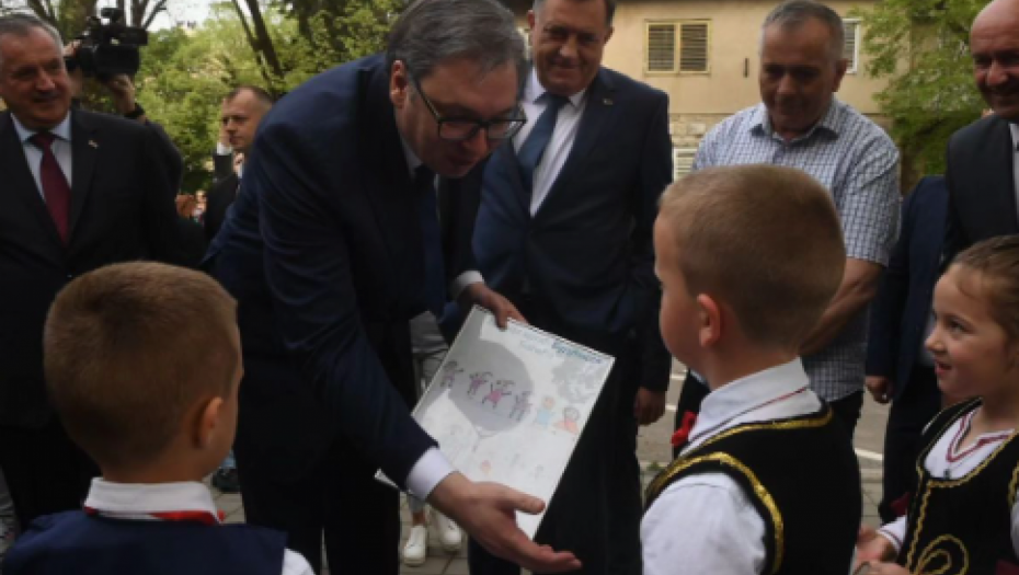 VUČIĆ SE OGLASIO IZ MOSTARA "Neizmerno zahvalan na toplom dočeku i ogromnoj ljubavi koju su pokazali prema Srbiji"