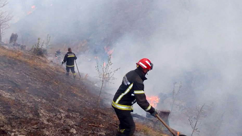 VELIKI POŽARI U NEKOLIKO MESTA U SRBIJI Gori u Trgovištu,Tutinu, Lebanu, Prijepolju... (FOTO)