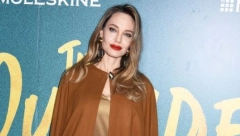 UŠI ANĐELINE DŽOLI KOMENTARIŠE CEO SVET Sve oči uprte u njen izgled nakon što se pojavila na crvenom tepihu!