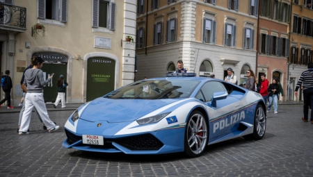 DO STOTKE ZA 3,3 SEKUNDE! Italijanska policija dobila još brži “lamborgini” (FOTO)