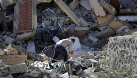I DANAS IZRAELSKI VAZDUŠNI NAPADI NA GAZU Ubijeno na desetine Palestinaca, mnogi pod ruševinama i na putevima