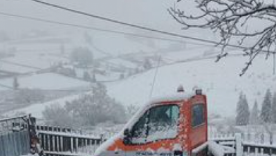 OLUJA "RENATA" NAPRAVILA HAOS U RUMUNIJI Vetar ruši sve pred sobom, sneg pada kao usred zime (FOTO/VIDEO)