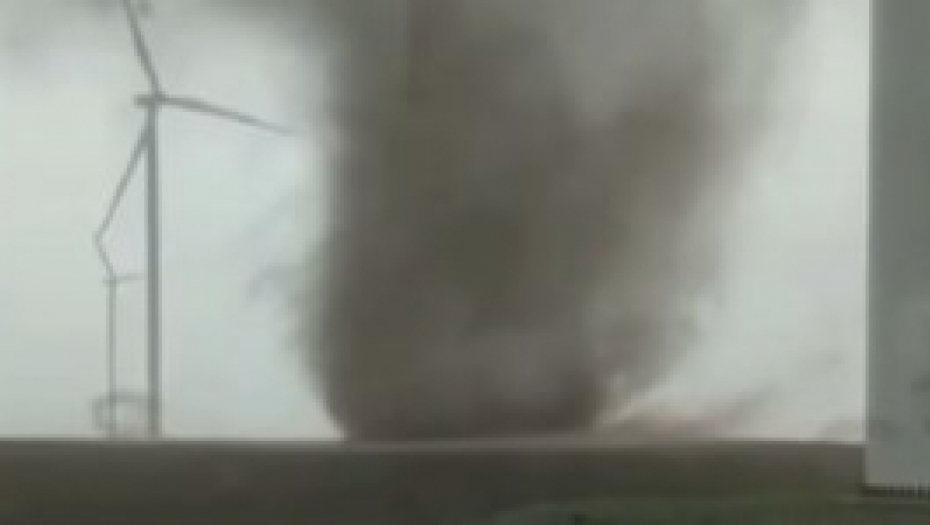 TORNADO U SRBIJI? Meštani Kovačice u čudu zbog vremenske pojave, evo o čemu je reč (VIDEO)