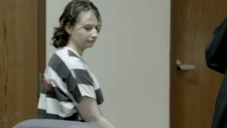 ZLOČIN KOJI JE POČINILA JE ZGROZIO CEO SVET Organizovala ubistvo svoje majke, a sad menja lični opis