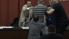 UŽAS U KULI! Odbornik Marko Bošnjak napao predsednika Skupštine (VIDEO)