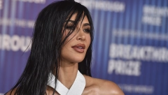 RIJALITI ZVEZDA OPET NA METI PODSMEHA Kim Kardašijan objavila fotke sa mora, a zbog ovog detalja gore mreže