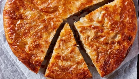 PRAZAN POSNI BUREK Sočan i slasan, a pravi se brzo i lako, prste da poližete