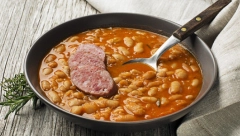 PASULJ NA 100 NAČINA Različiti recepti za omiljeno tradicionalno jelo koje prija duši i telu