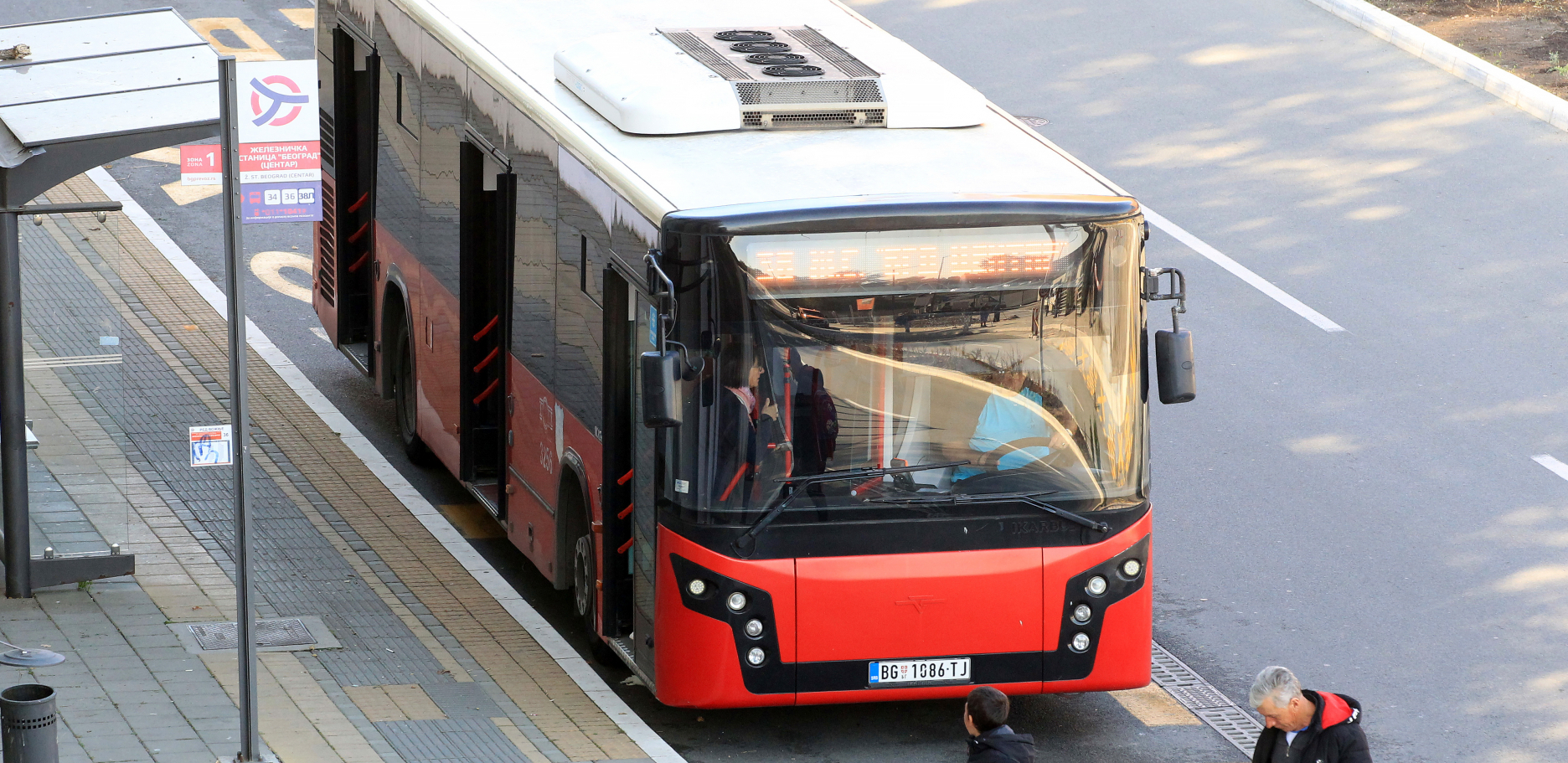 PATROLE KOMUNALNE POLICIJE U CIVILU SADA KONTROLIŠU KARTE U AUTOBUSU! Protiv švercovanja u javnom prevozu!