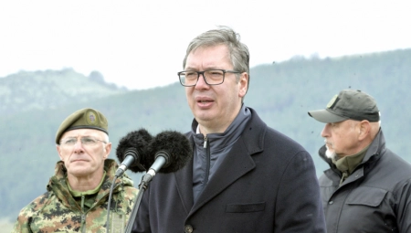 GRME HAUBICE, DIM PREKRIO NEBO Vučić objavio najupečatljiviju fotku sa vojne vežbe "Vihor 2024" (FOTO)